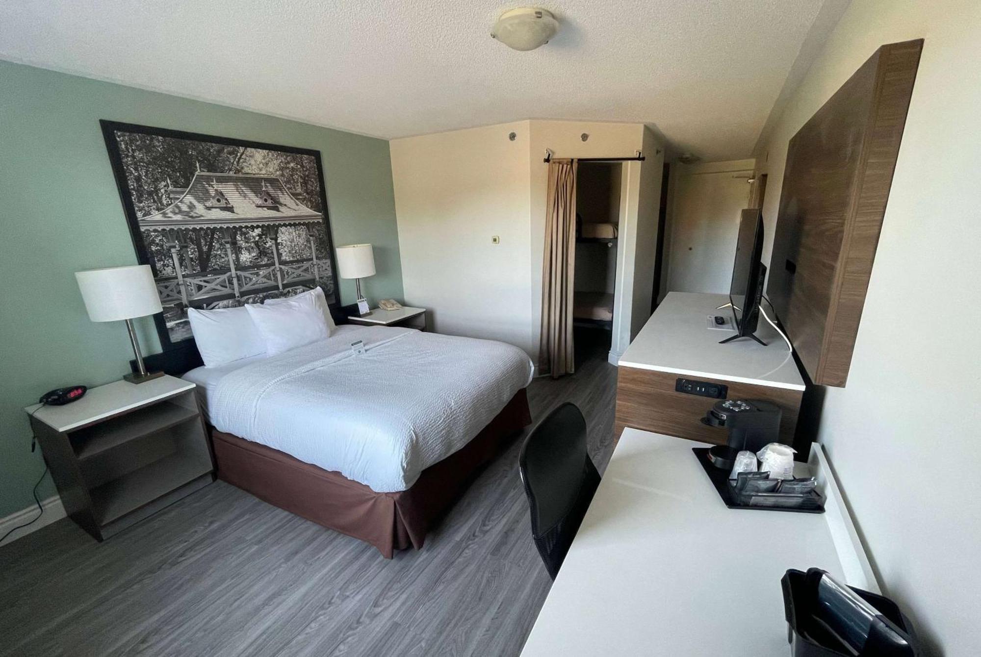 Super 8 By Wyndham Peterborough Hotell Eksteriør bilde