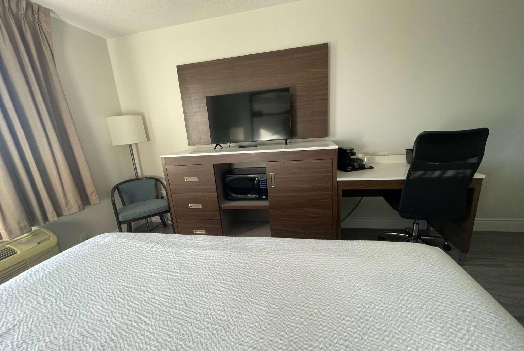 Super 8 By Wyndham Peterborough Hotell Eksteriør bilde