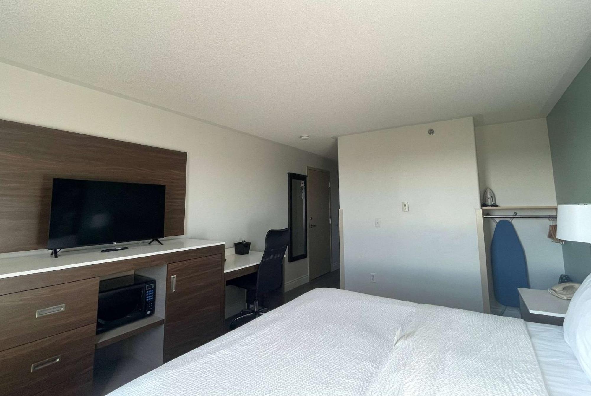 Super 8 By Wyndham Peterborough Hotell Eksteriør bilde
