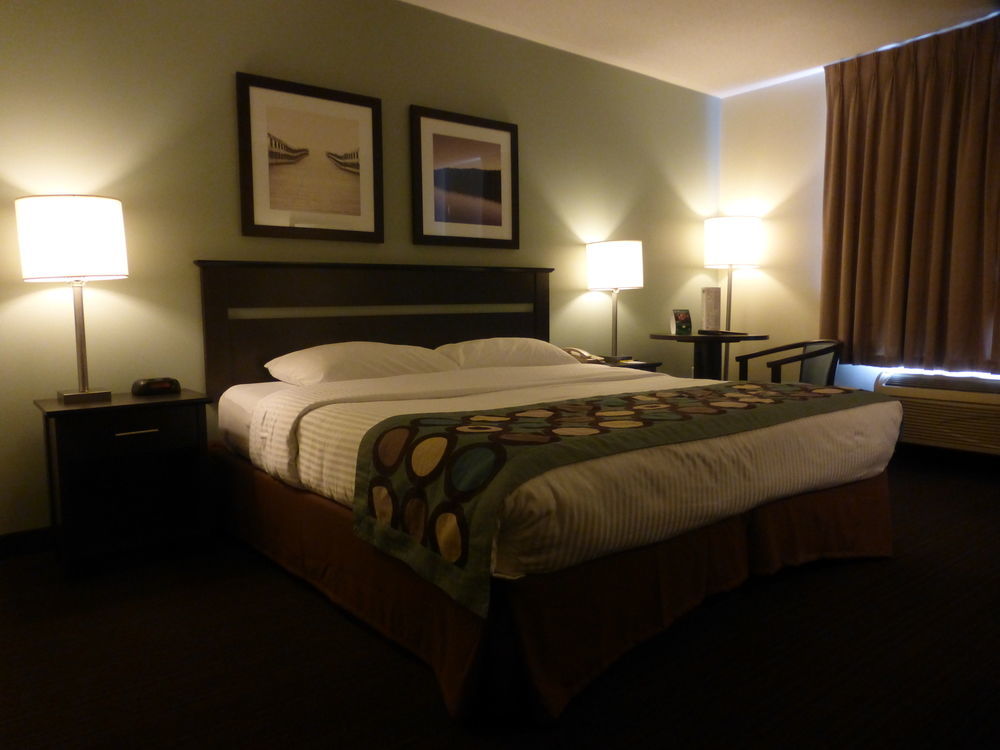 Super 8 By Wyndham Peterborough Hotell Eksteriør bilde