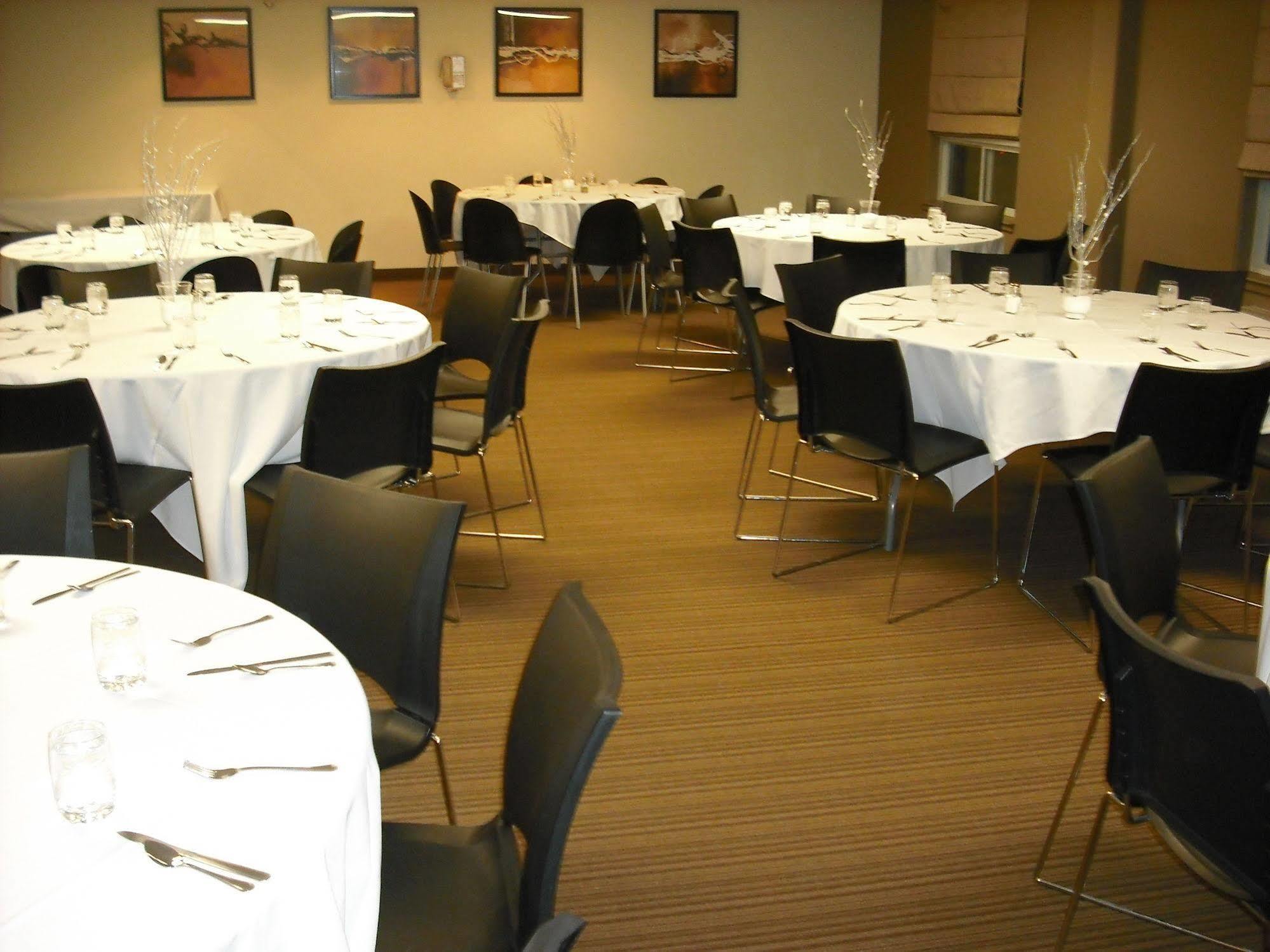 Super 8 By Wyndham Peterborough Hotell Eksteriør bilde