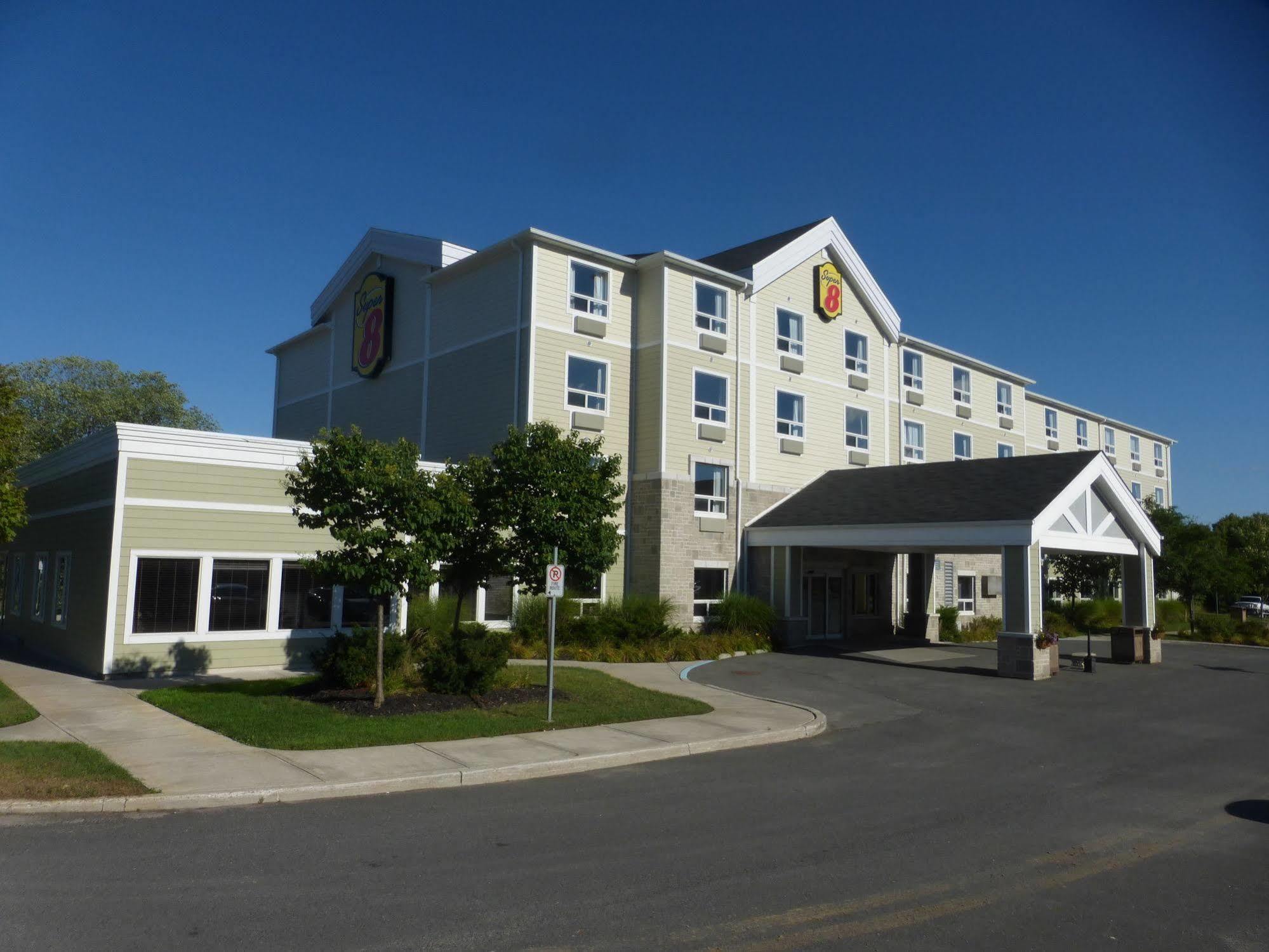Super 8 By Wyndham Peterborough Hotell Eksteriør bilde