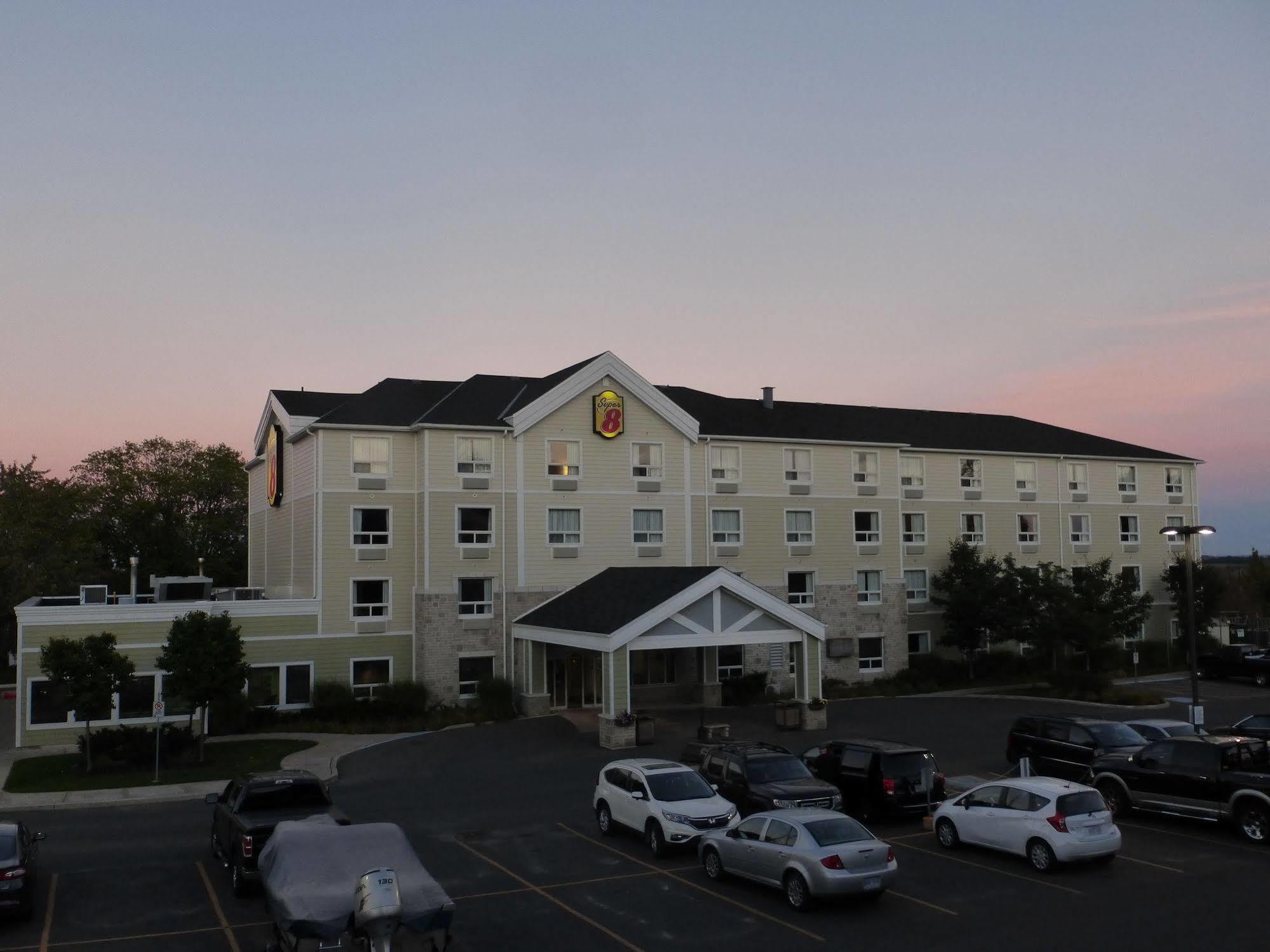 Super 8 By Wyndham Peterborough Hotell Eksteriør bilde