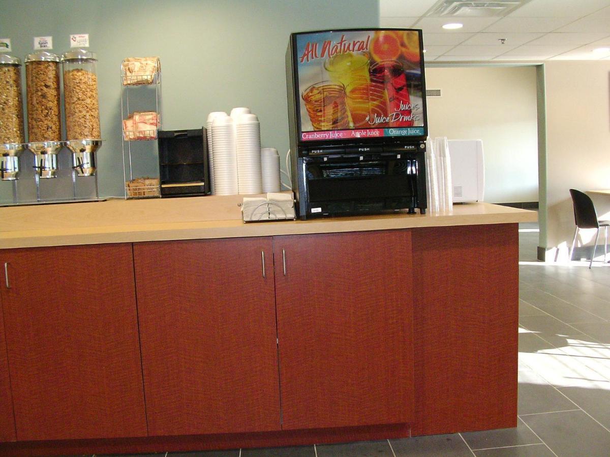 Super 8 By Wyndham Peterborough Hotell Eksteriør bilde